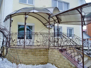 Навесы над крыльцом дома пример 3